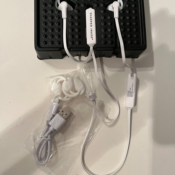 Wireless Earbuds from Sharper Image – White  (New in Box)‎ (w/a) - Picture 8 of 10